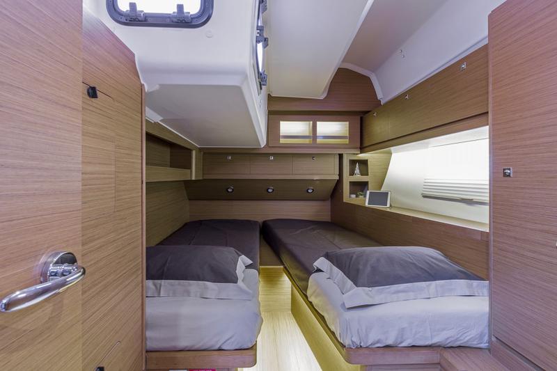 Book yachts online - sailboat - Dufour 520 Grand Large - Euribia - rent