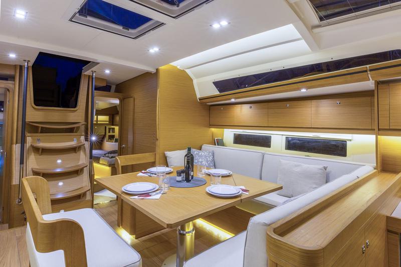 Book yachts online - sailboat - Dufour 520 Grand Large - Euribia - rent