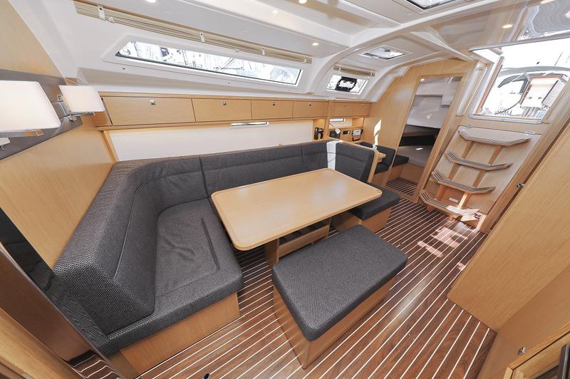 Book yachts online - sailboat - Bavaria Cruiser 41 - Hemonaty - rent