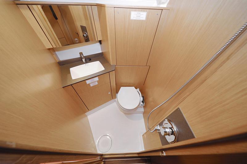 Book yachts online - sailboat - Bavaria Cruiser 41 - Hemonaty - rent