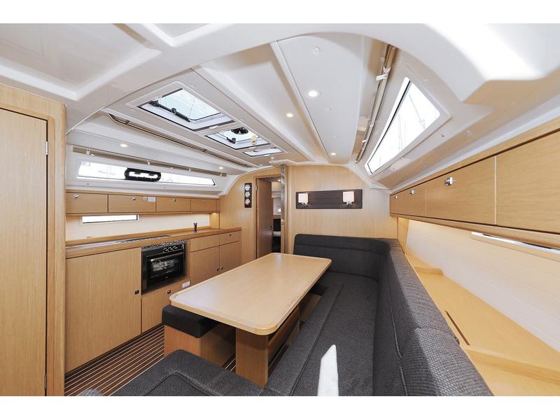 Book yachts online - sailboat - Bavaria Cruiser 41 - Hemonaty - rent