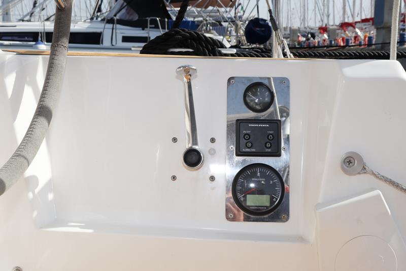 Book yachts online - sailboat - Bavaria Cruiser 34 - Lia  - rent