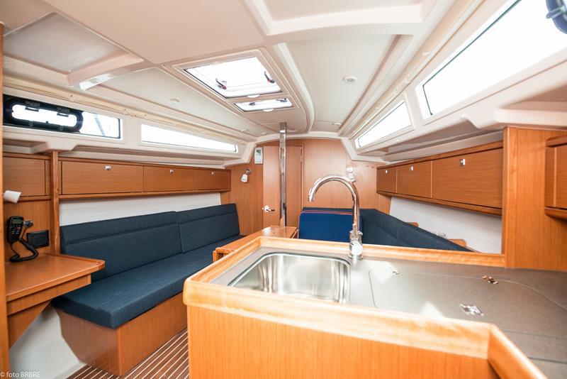 Book yachts online - sailboat - Bavaria Cruiser 34 - Lia  - rent