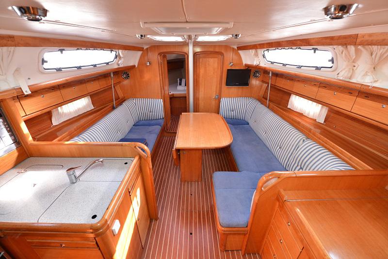 Book yachts online - sailboat - Bavaria 38 cruiser - Enigma - rent