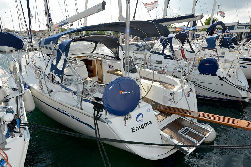 Book yachts online - sailboat - Bavaria 38 cruiser - Enigma - rent