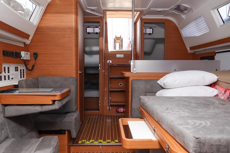 Book yachts online - sailboat - Elan 40 Impression - Black Jack - rent