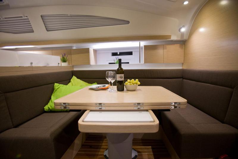 Book yachts online - sailboat - Elan 40 Impression - Black Jack - rent