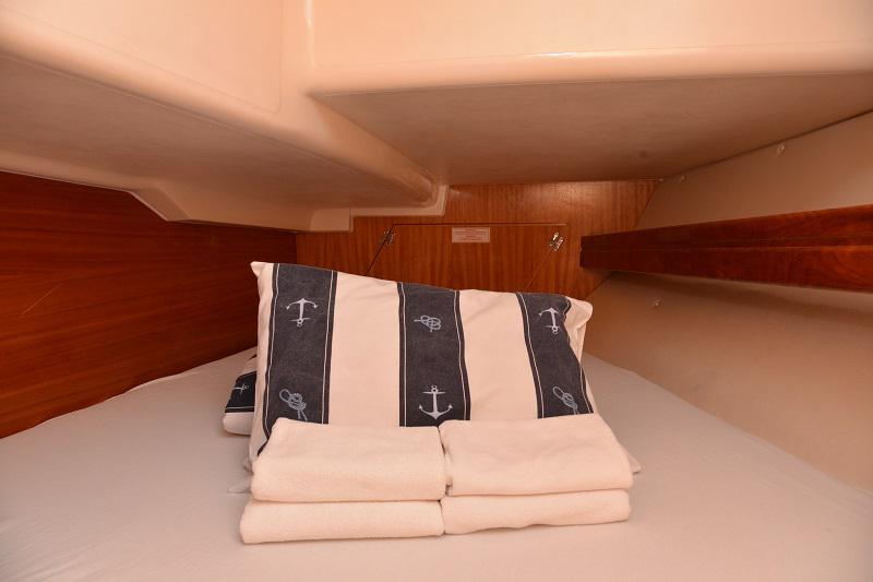 Book yachts online - sailboat - Bavaria 37 Cruiser - Morski zekan   - rent