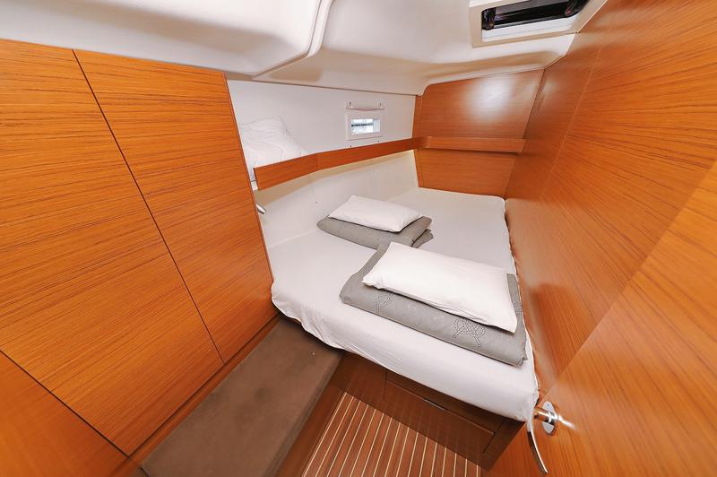 Book yachts online - sailboat - Elan 494 Impression - Luna VI  - rent