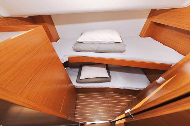 Book yachts online - sailboat - Elan 494 Impression - Luna VI  - rent