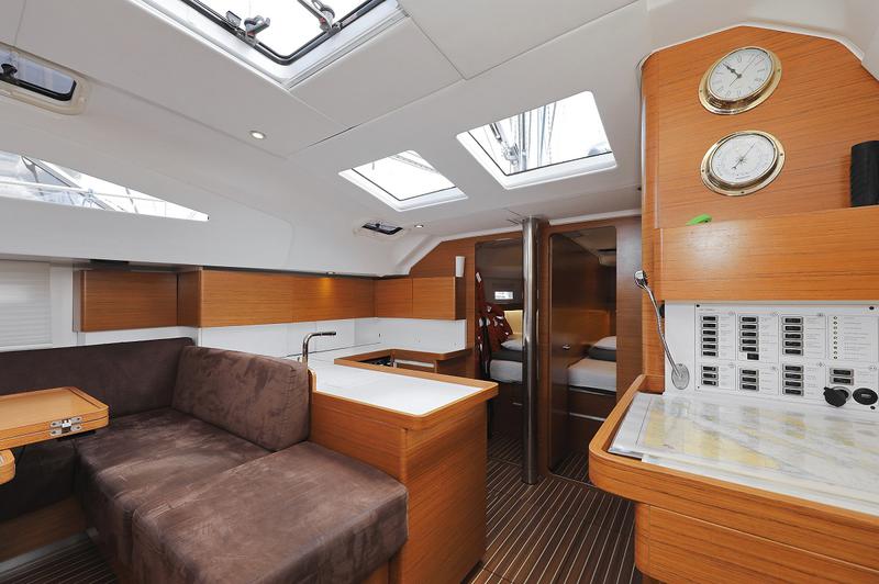 Book yachts online - sailboat - Elan 494 Impression - Luna VI  - rent