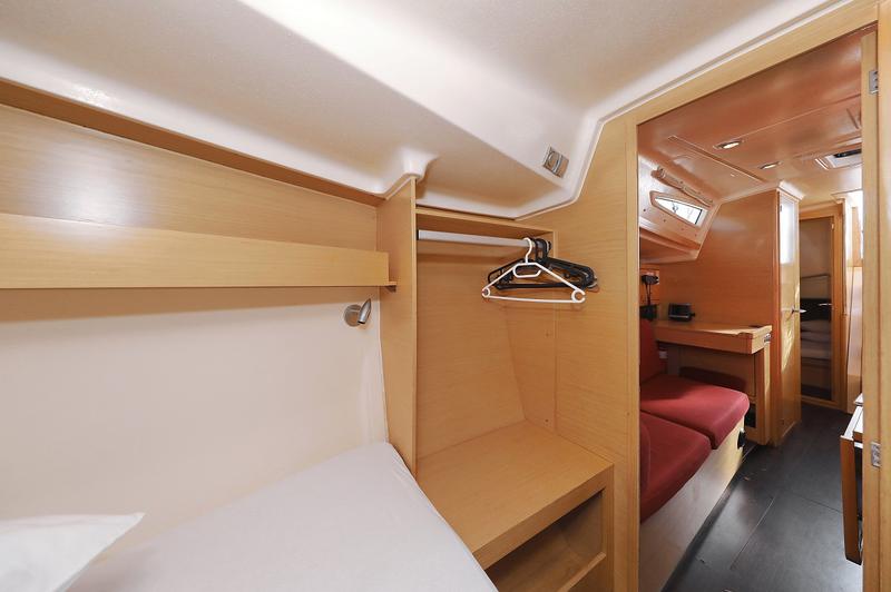 Book yachts online - sailboat - Elan 350 - Uniform - rent