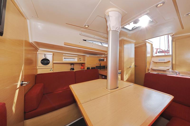 Book yachts online - sailboat - Elan 350 - Uniform - rent