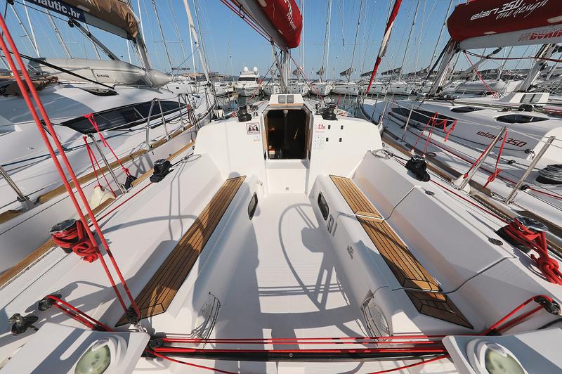 Book yachts online - sailboat - Elan 350 - Uniform - rent