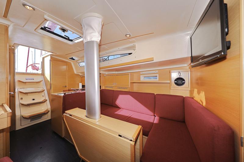 Book yachts online - sailboat - Elan 350 - Uniform - rent