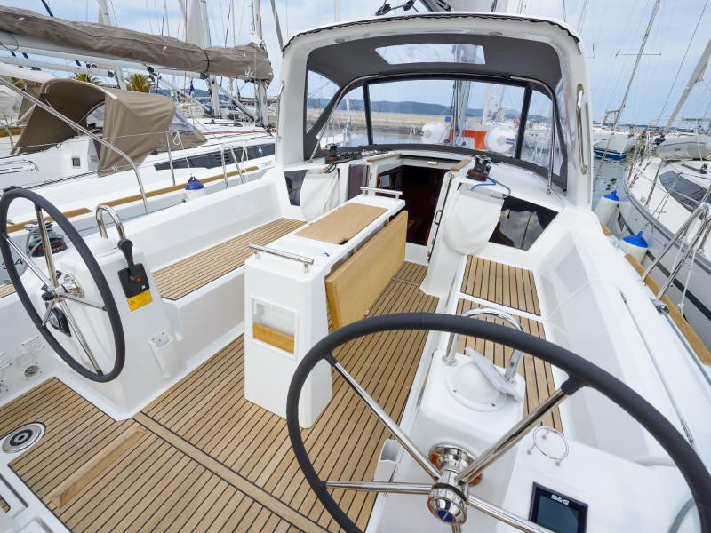 Book yachts online - sailboat - Oceanis 35.1 - Aquilo - rent