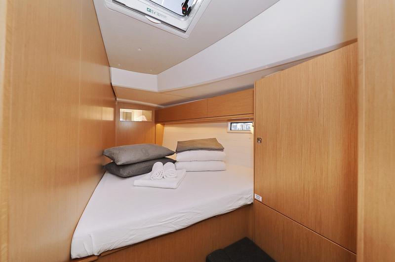 Book yachts online - sailboat - Bavaria Cruiser 46 - Andrea - rent