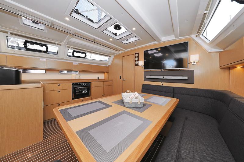 Book yachts online - sailboat - Bavaria Cruiser 46 - Andrea - rent