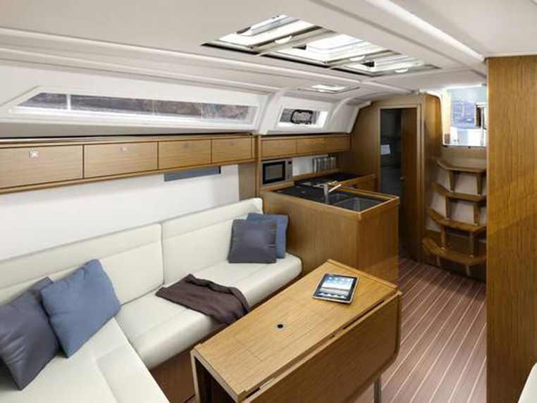 Book yachts online - sailboat - Bavaria Cruiser 37 - Eneja - rent