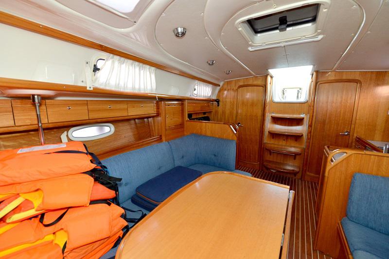 Book yachts online - sailboat - Bavaria 37 Cruiser - Bella - rent