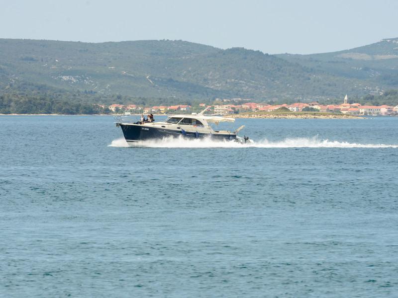 Book yachts online - motorboat - Adriana 44 - Stone Haven - rent