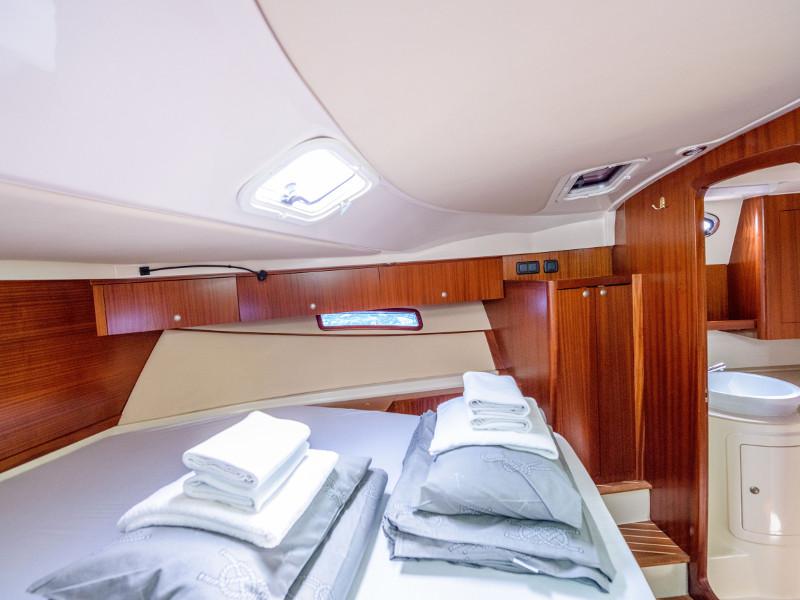 Book yachts online - motorboat - Adriana 44 - Stone Haven - rent
