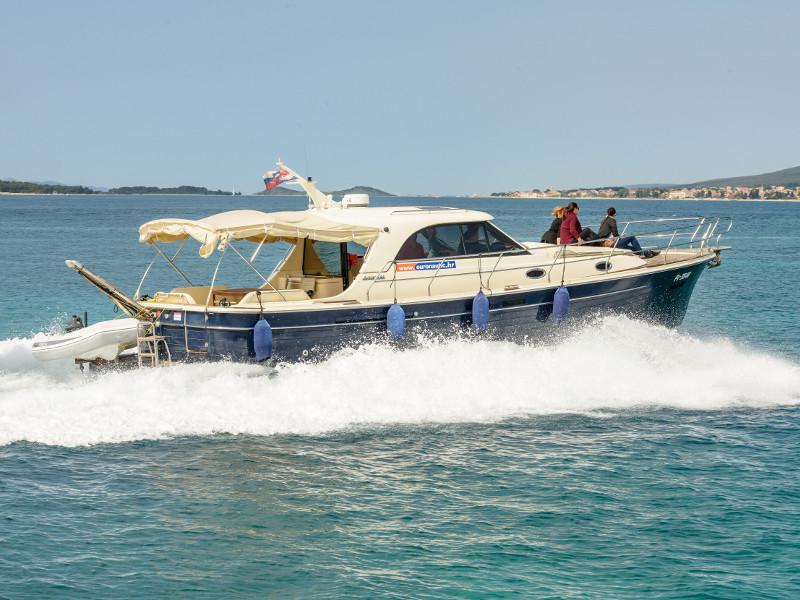 Book yachts online - motorboat - Adriana 44 - Stone Haven - rent