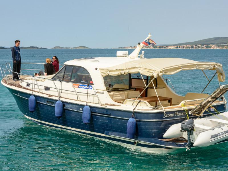 Book yachts online - motorboat - Adriana 44 - Stone Haven - rent