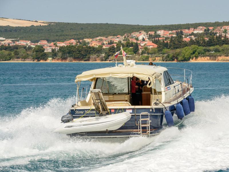 Book yachts online - motorboat - Adriana 44 - Stone Haven - rent