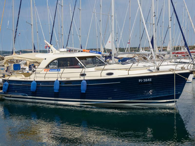 Book yachts online - motorboat - Adriana 44 - Stone Haven - rent