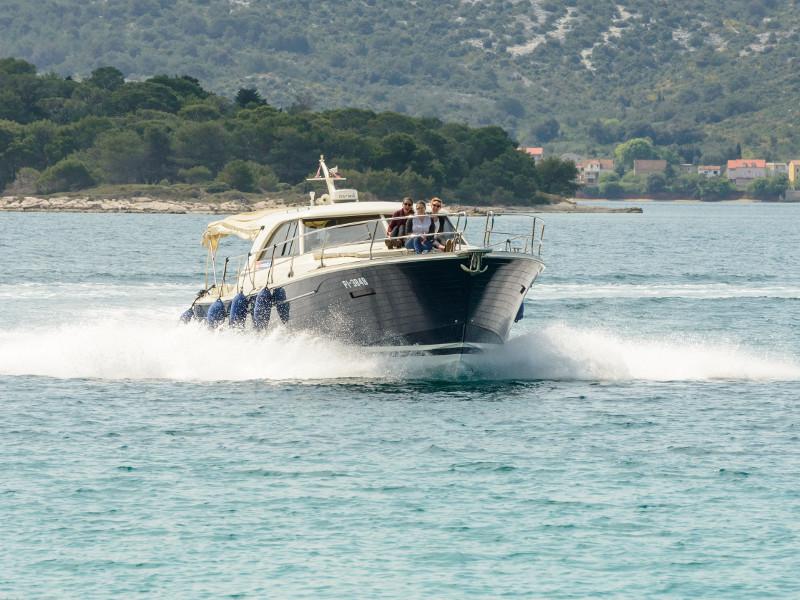 Book yachts online - motorboat - Adriana 44 - Stone Haven - rent