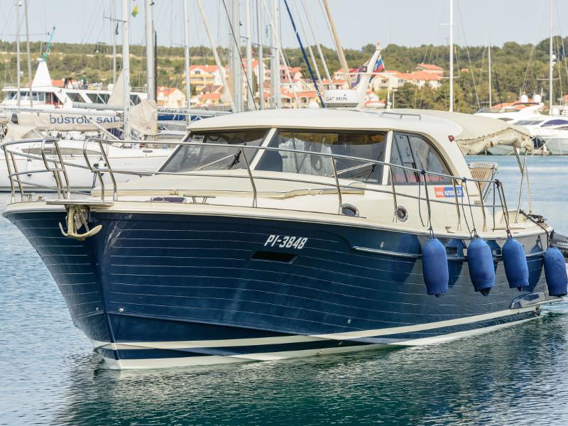 Book yachts online - motorboat - Adriana 44 - Stone Haven - rent
