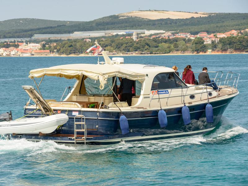 Book yachts online - motorboat - Adriana 44 - Stone Haven - rent