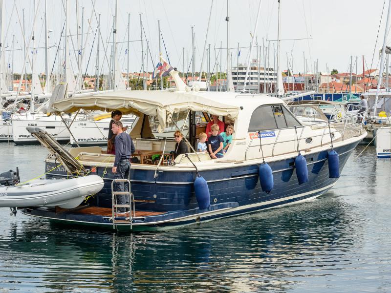 Book yachts online - motorboat - Adriana 44 - Stone Haven - rent
