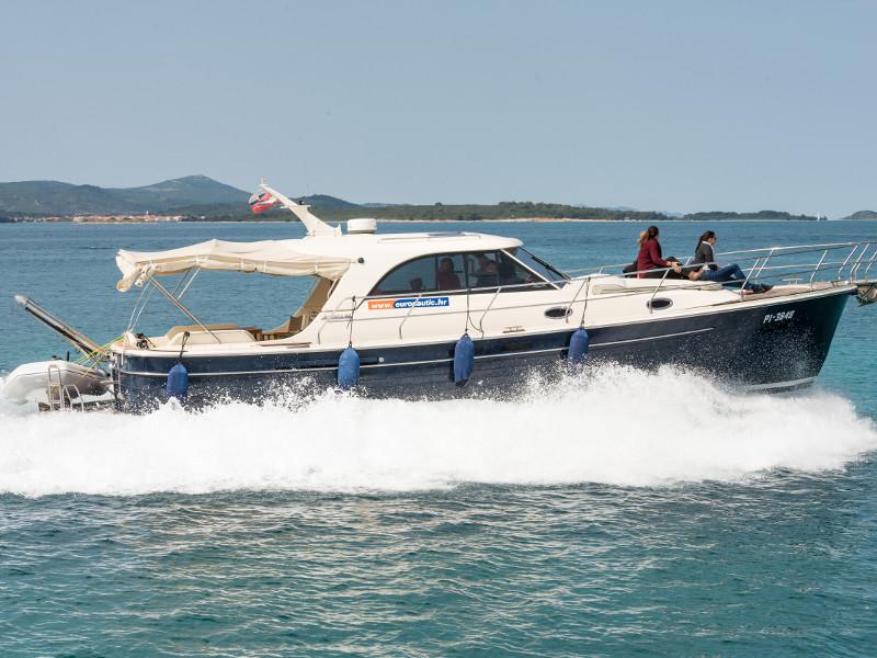 Book yachts online - motorboat - Adriana 44 - Stone Haven - rent