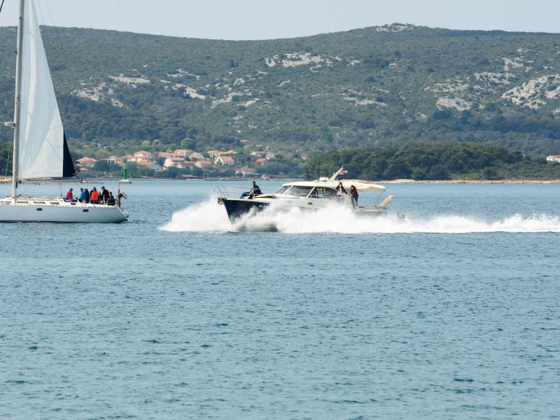 Book yachts online - motorboat - Adriana 44 - Stone Haven - rent