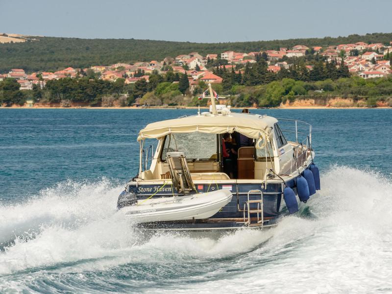 Book yachts online - motorboat - Adriana 44 - Stone Haven - rent