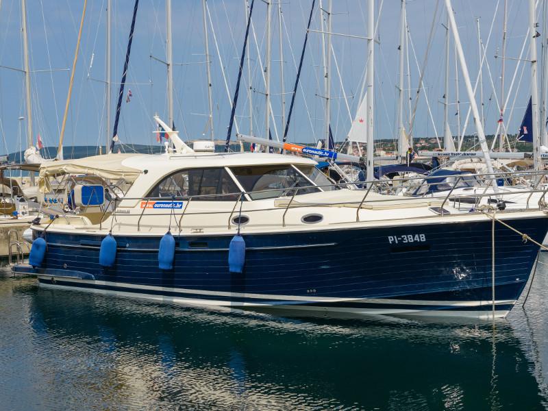 Book yachts online - motorboat - Adriana 44 - Stone Haven - rent