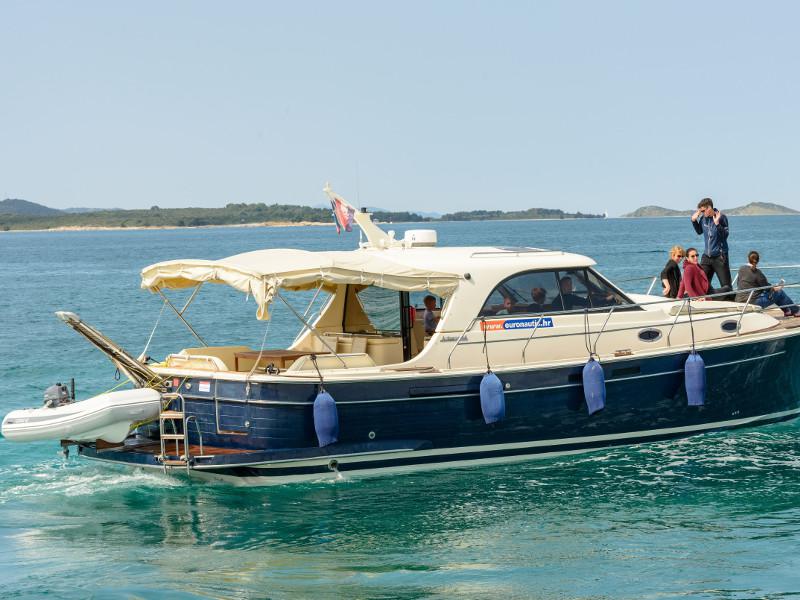 Book yachts online - motorboat - Adriana 44 - Stone Haven - rent