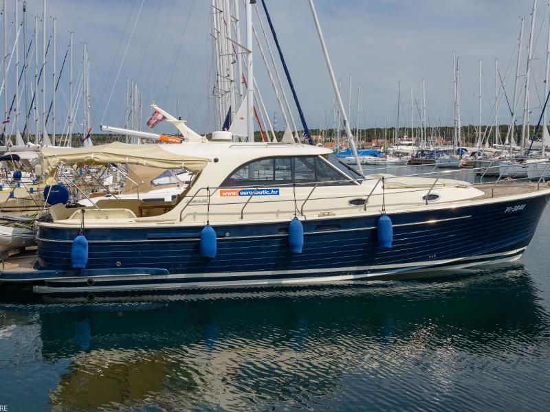 Book yachts online - motorboat - Adriana 44 - Stone Haven - rent