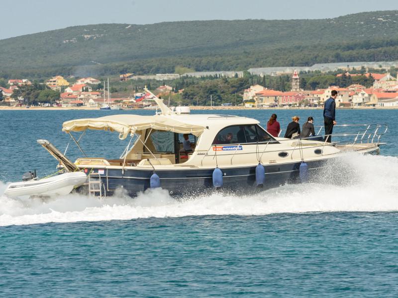 Book yachts online - motorboat - Adriana 44 - Stone Haven - rent