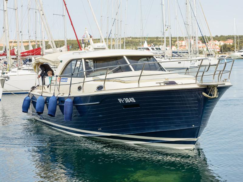 Book yachts online - motorboat - Adriana 44 - Stone Haven - rent