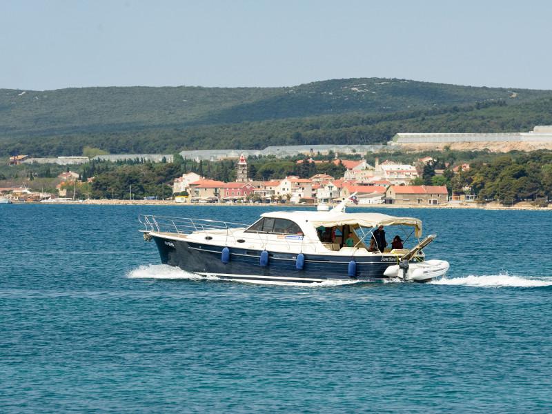 Book yachts online - motorboat - Adriana 44 - Stone Haven - rent