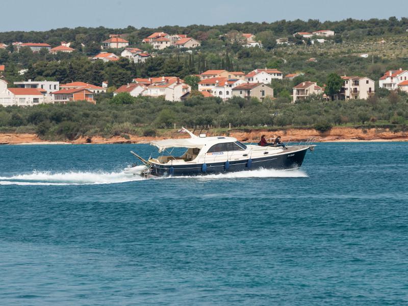 Book yachts online - motorboat - Adriana 44 - Stone Haven - rent