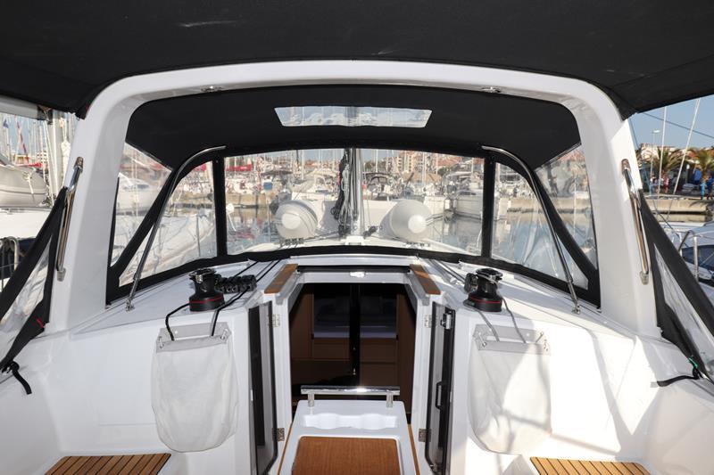 Book yachts online - sailboat - Oceanis 38.1 - Dama - rent
