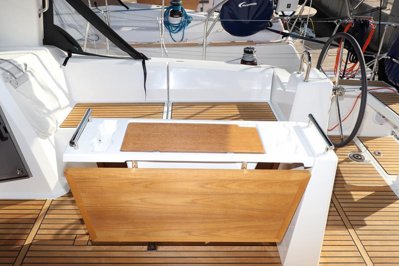 Book yachts online - sailboat - Oceanis 38.1 - Dama - rent