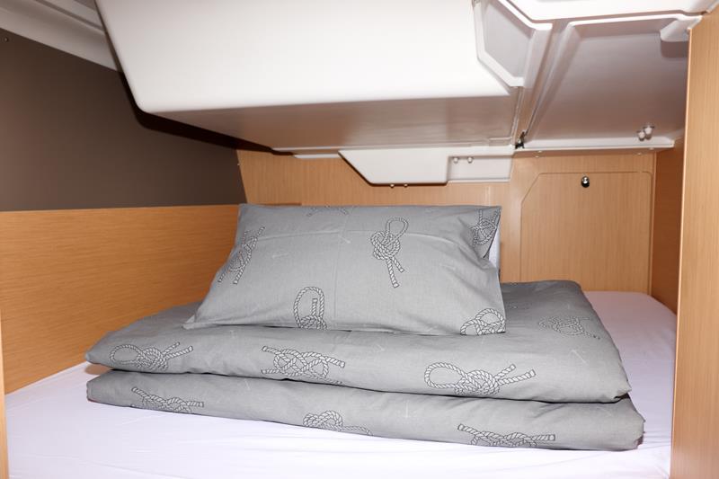 Book yachts online - sailboat - Oceanis 38.1 - Dama - rent
