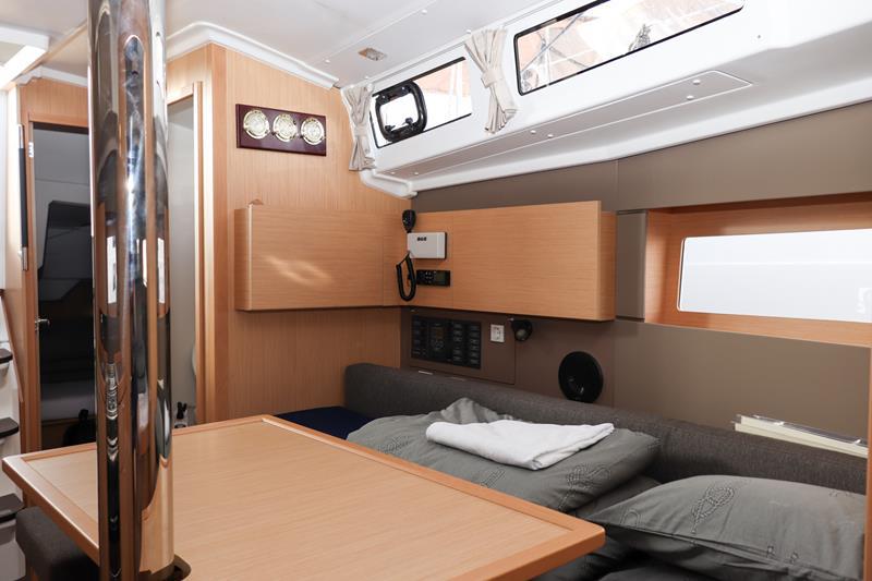 Book yachts online - sailboat - Oceanis 38.1 - Dama - rent