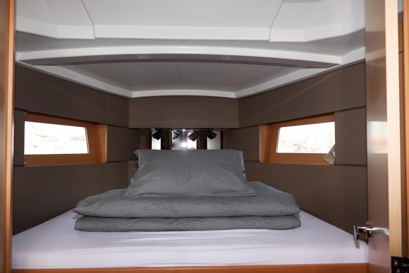 Book yachts online - sailboat - Oceanis 38.1 - Dama - rent