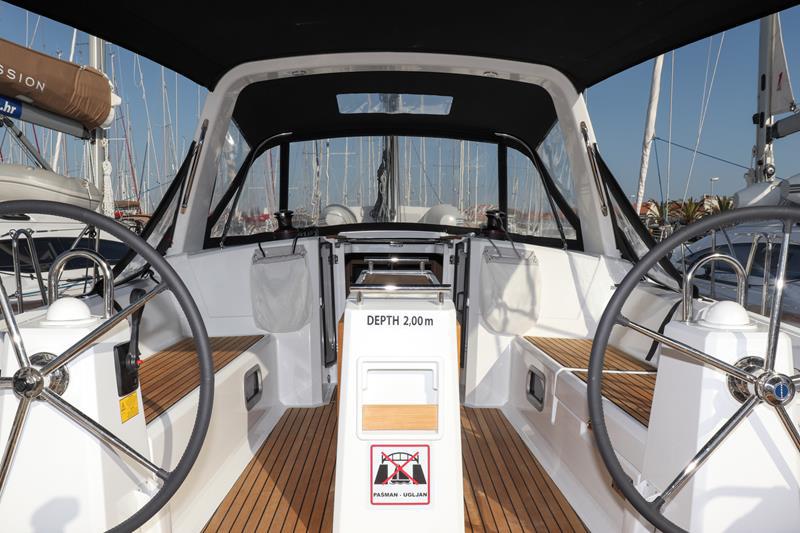 Book yachts online - sailboat - Oceanis 38.1 - Dama - rent
